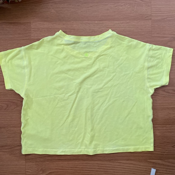 ❤️ Lululemon Cates Tee Size 4 Yellow - Picture 3 of 8